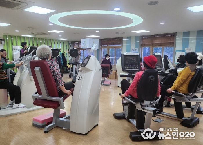 광명시보건소 노인건강증진센터에서 노인건강증진 프로그램이 진행되고 있다.