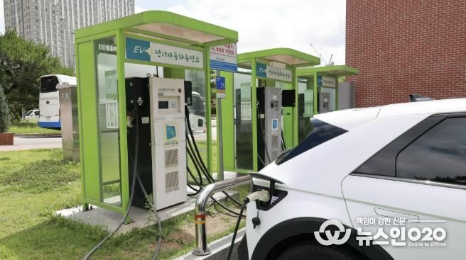 과천시, 전기차 충전구역 주차 기준 강화…2월 5일부터 주민신고제 시행
