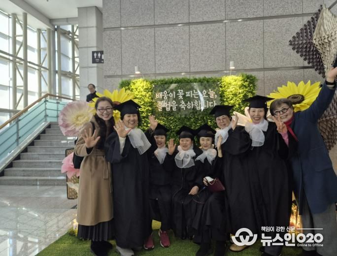 용인특례시가 초등학교와 중학교 학력 인정 합동 졸업식을 열었다.