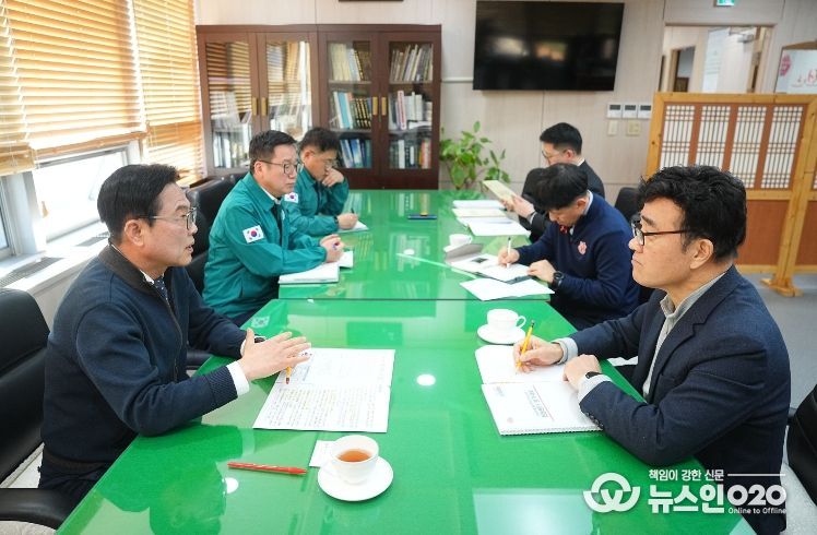 김석필 천안시장 권한대행 부시장이 19일 행정안전부 주관 재난관리평가 기관장 인터뷰를 하고 있다.