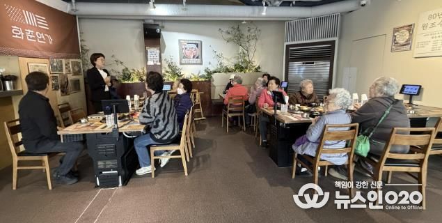 수원시 권선구 금곡동 정성 담은 한상, 화춘연가에서 어르신 점심식사 대접