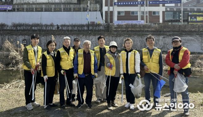 수원시 팔달구 행궁동 주민자치회, 수원천 정화활동 실시