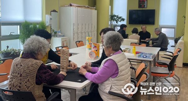 노인보건센터에서 맞춤형 의료 서비스를 제공하고 있다