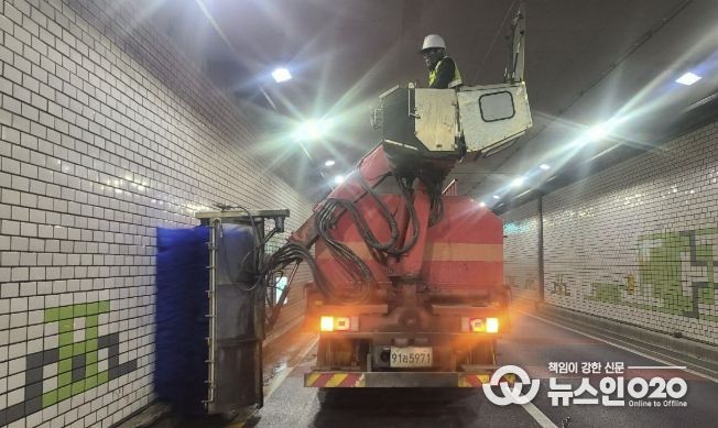 수원시 영통구, 매여울지하차도 등 주요 지하차도 봄맞이 세척 실시