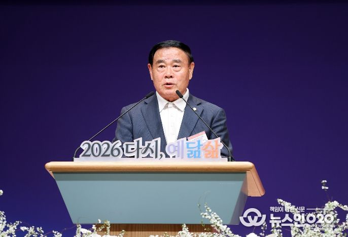 이재식 수원특례시의회 의장이 5일 중앙침례교회에서 열린 ‘2026 수원 부활절 대축제’ 연합예배에서 인사말을 하고 있다.