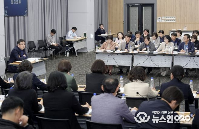 김현수 수원시 제1부시장이 ‘2026-2027 수원 방문의 해 부서별 추진상황 보고회’를 주재하고 있다.