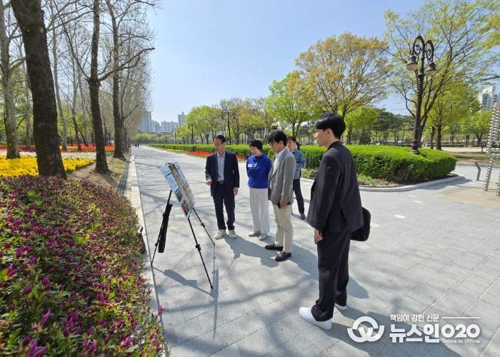 안양시의회 도시교통위원회, 중앙공원 봄꽃 식재 현장 방문